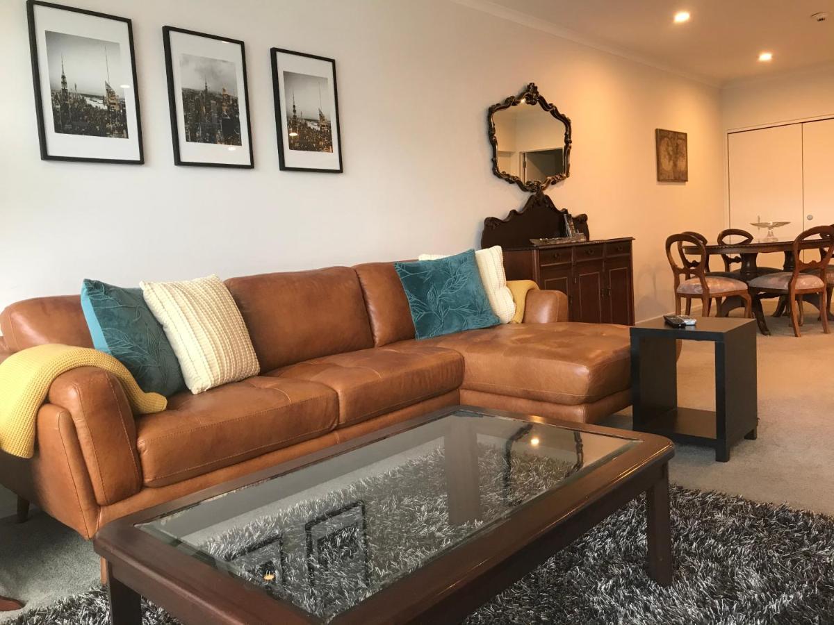 Waterfront Oxley's Luxury Apartment