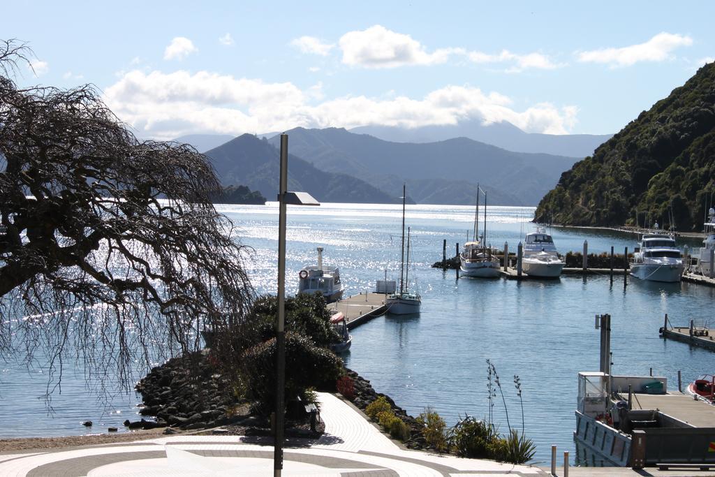 Waterfront Oxley's Luxury Apartment *