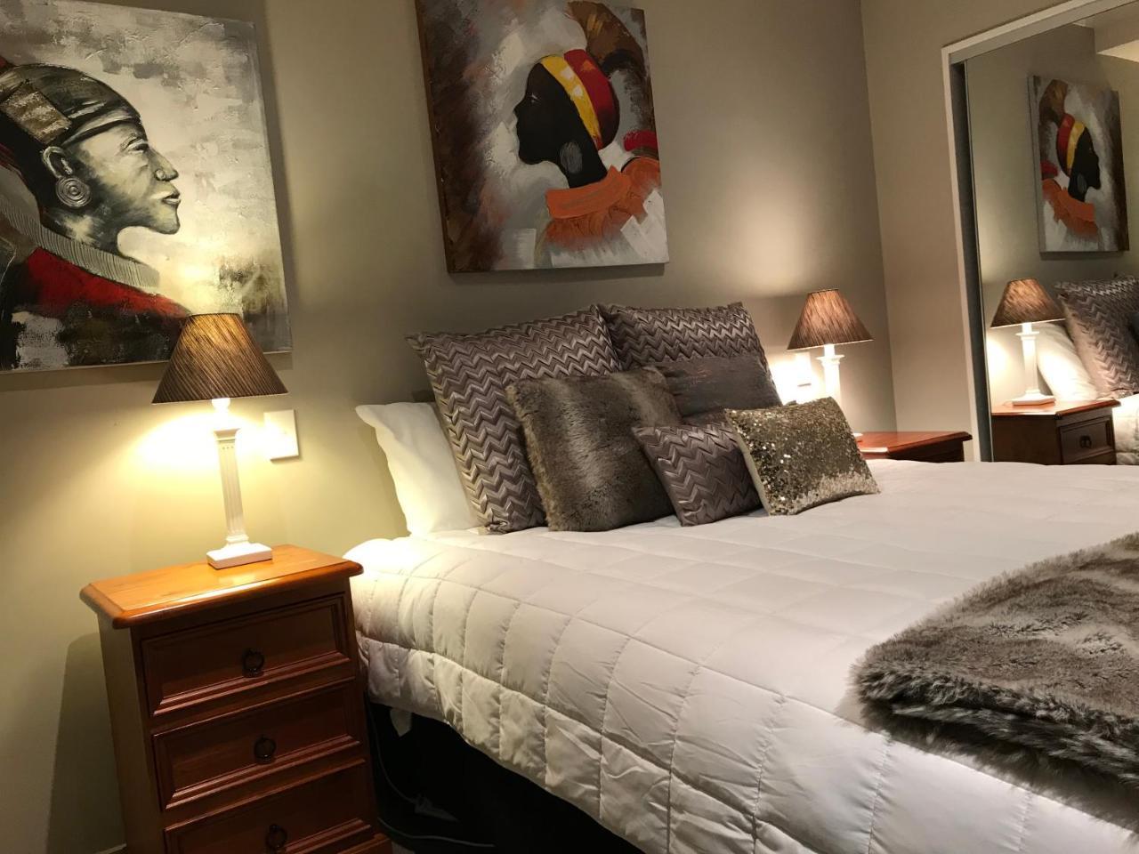Waterfront Oxley's Luxury Picton