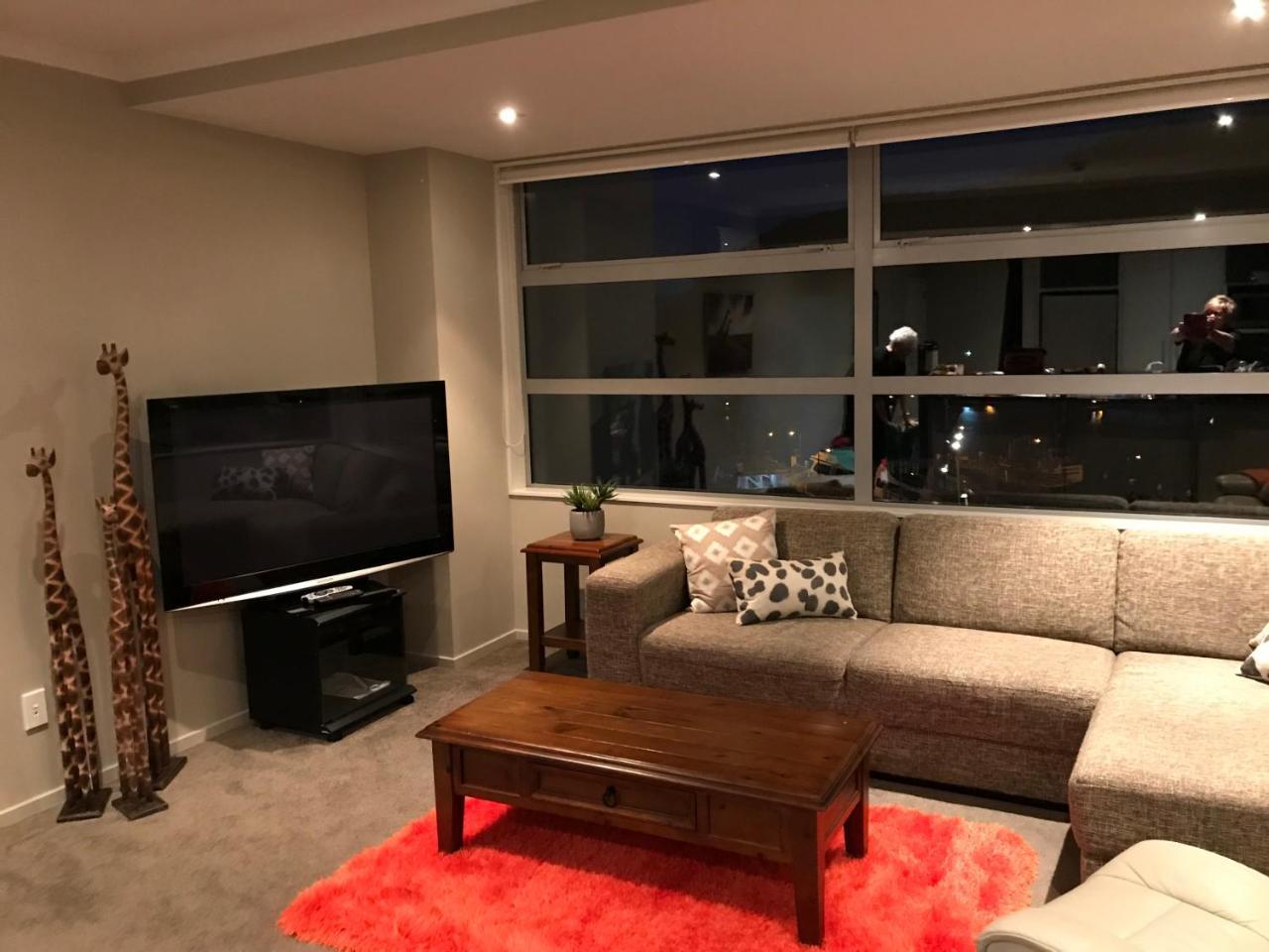 Waterfront Oxley's Luxury Apartment Picton
